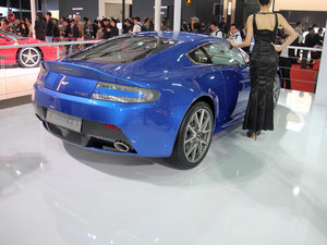 V8 Vantage